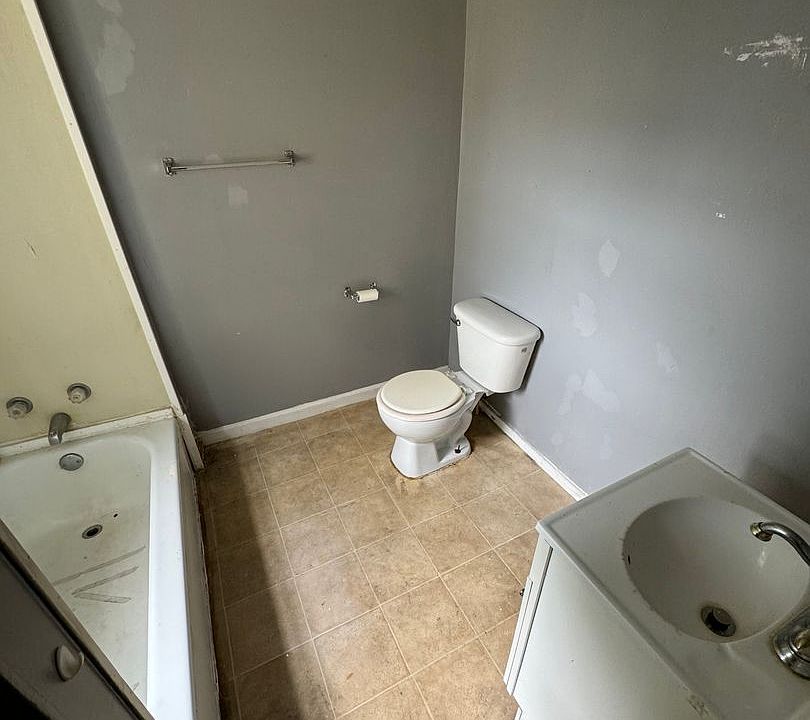 2nd image of 210 E Mishawaka Ave #1B-1BA-500SQFT