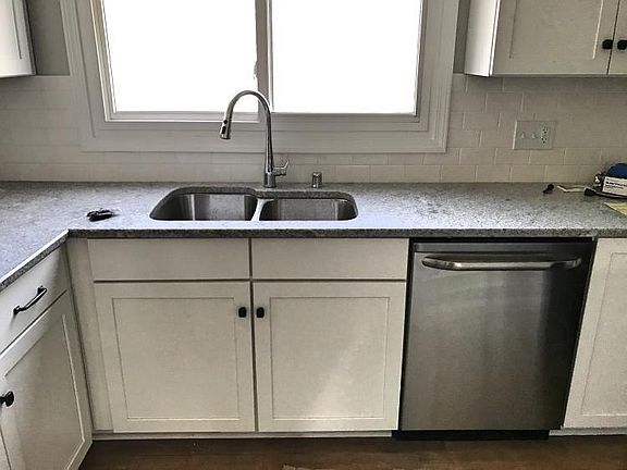 5th image of 814 W Laramie Ln