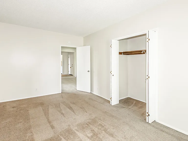 Grandview Apartments — Photo 24