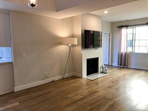 3rd image of 5051 Rosewood Ave APT 103