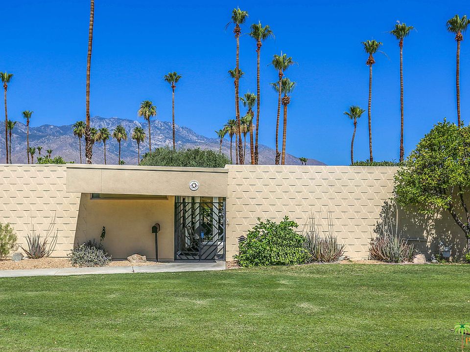 1st image of 18 Desert Lakes Dr
