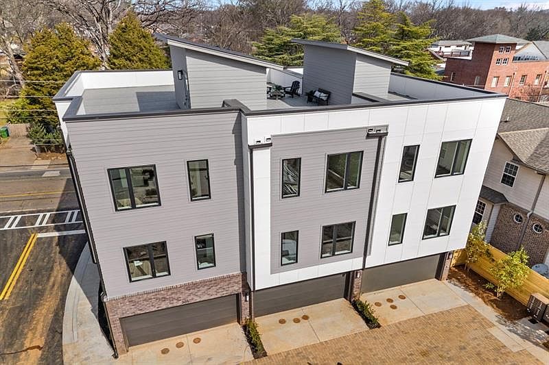 1st image of 1237 Memorial Dr SE #305