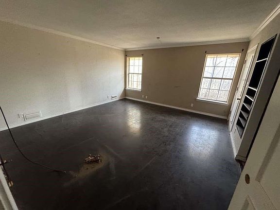 3rd image of 2615 Amherst Dr