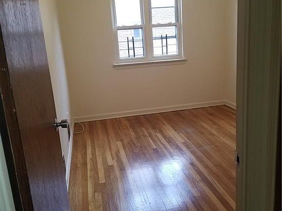 4th image of 1103 E 222nd St