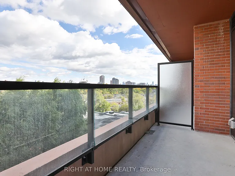 2720 Dundas St W #512 — Photo 8