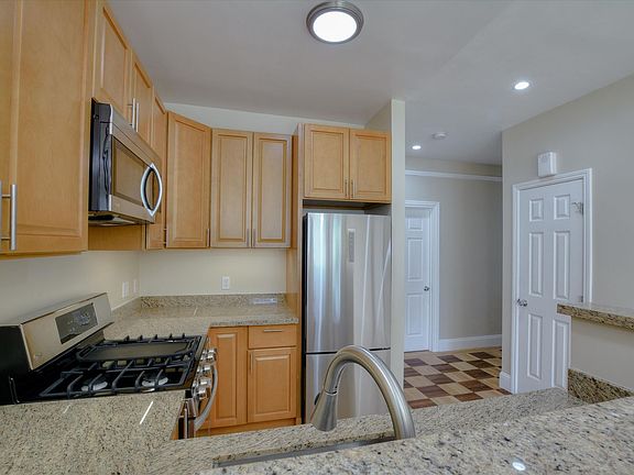 2nd image of 1460 Golden Gate Ave APT 10