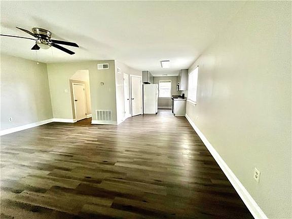 3rd image of 208 Hunt St APT B