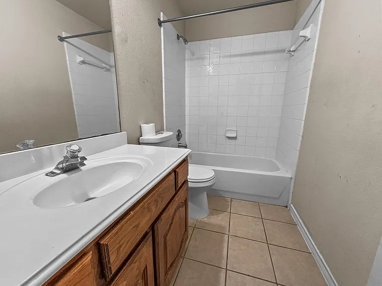 5530 Greensboro Dr — Photo 10