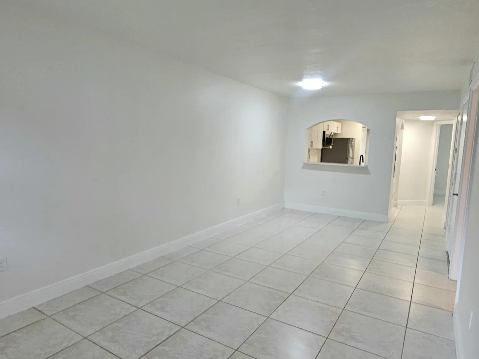 2 bed, 2.0 bath, 883 sqft, $1,950 — Photo 2