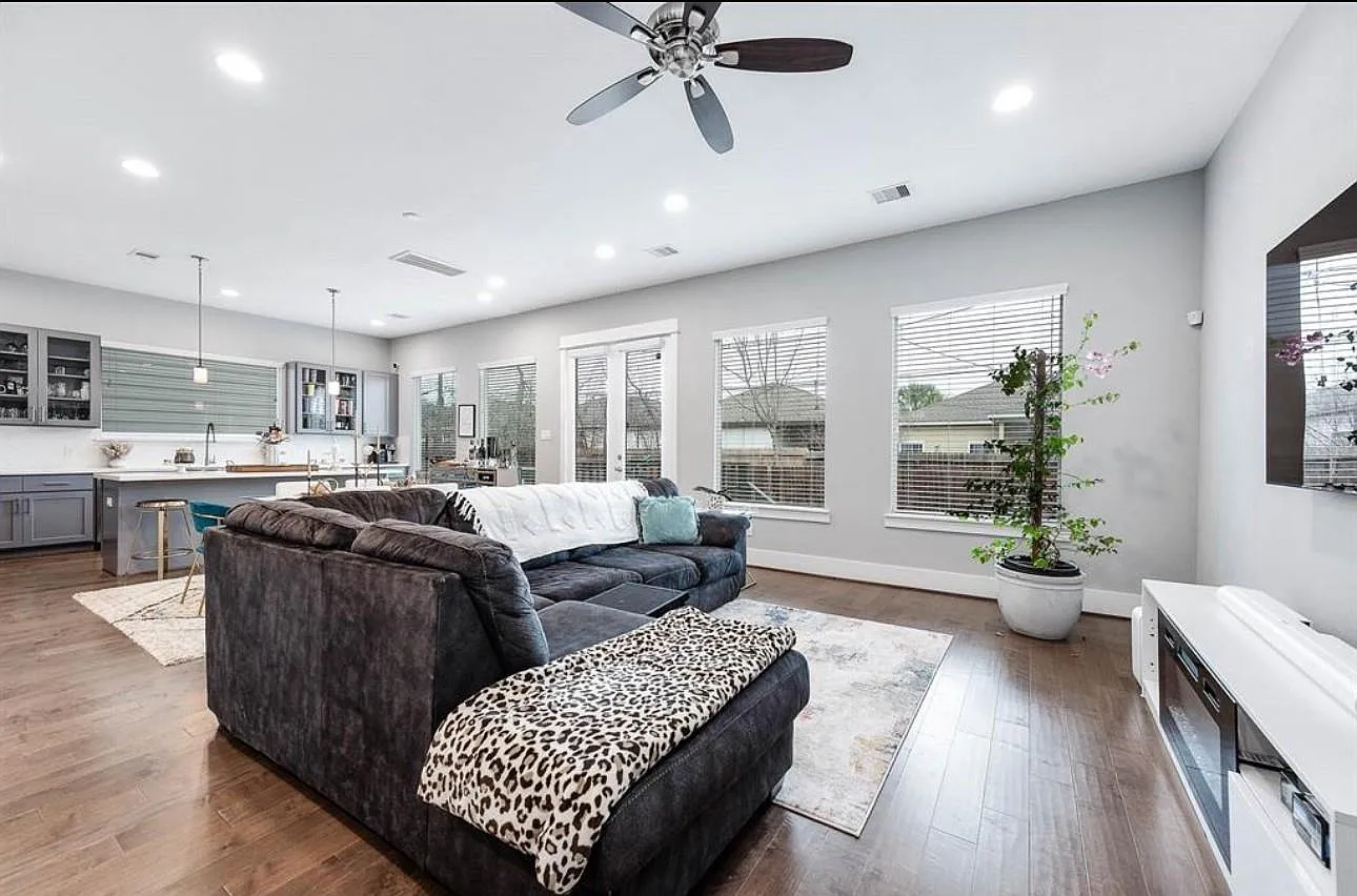 3 bed, 2.5 bath, 1958 sqft, $2,500 — Photo 4