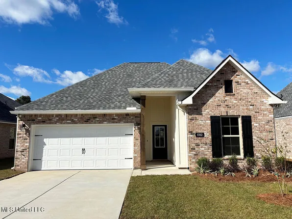 1312 Redfish Dr, Gulfport, MS 39507
