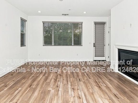 3rd image of 1581 Country Manor Dr