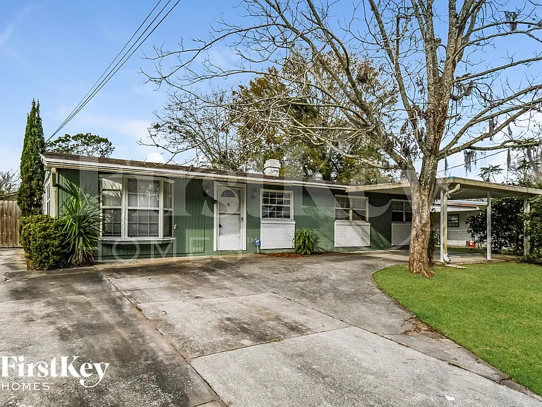 878 Westgate Dr — Photo 2