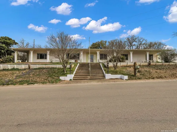 1700 DEER TRL, Kerrville, TX 78028