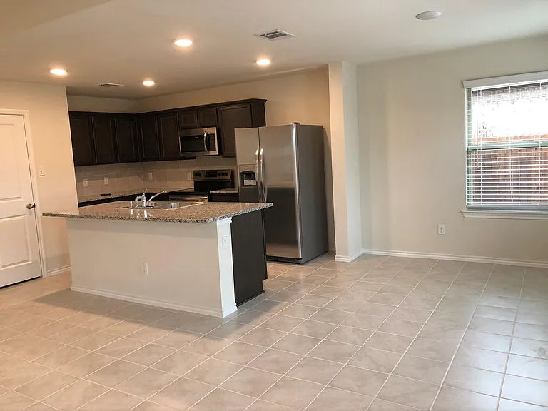 604 Rustic Meadows Trl — Photo 2