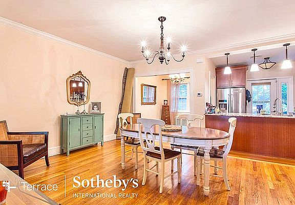 4th image of 164 Burns St #2