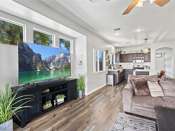 3rd image of 1028 Bistro Bay Ave