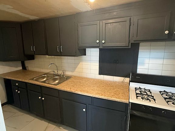 5th image of 219 E Spring St