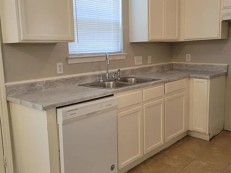 6055 Green Heather Ln — Photo 9