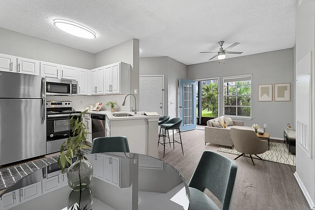 Elliot Baymeadows — Photo 2
