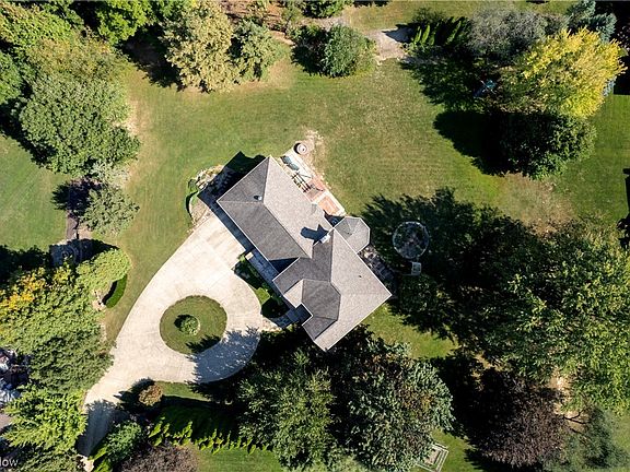 3rd image of 926 Apple Blossom Ln