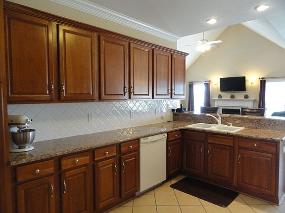 5th image of 3251 Quincy Ln