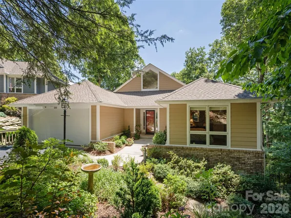 210 Claymoor Ct, Flat Rock, NC 28731