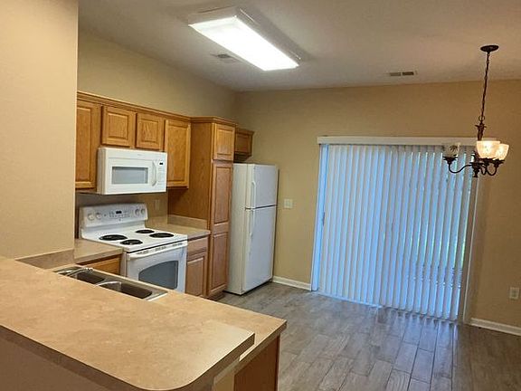 2nd image of 160 Chenoa Dr Unit B