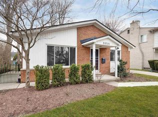 20721 Christine Ct, Grosse Pointe Woods, MI 48236