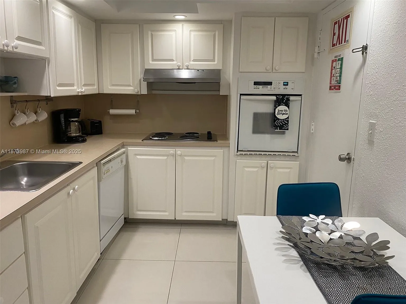 2 bed, 1328 sqft, $3,950 — Photo 2