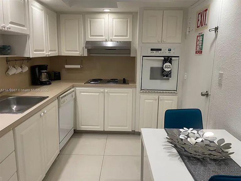 4001 S Ocean Dr — Photo 2