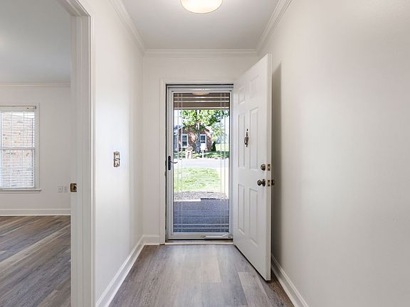 5th image of 513 Loyola Dr