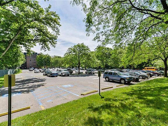 3rd image of 181 Pearsall Dr APT 6F