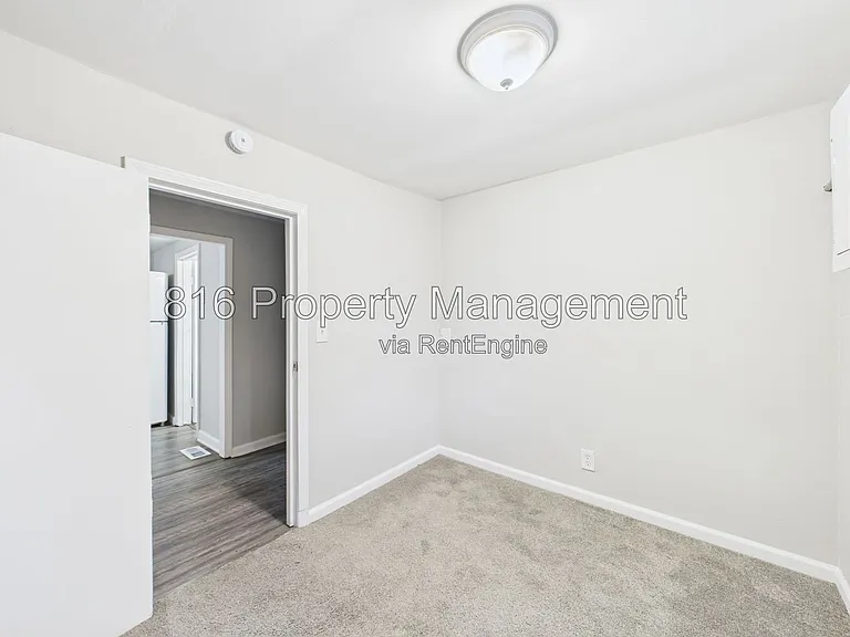 126 S Village Ter — Photo 22
