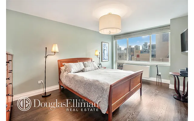 Sold by Douglas Elliman | media 22