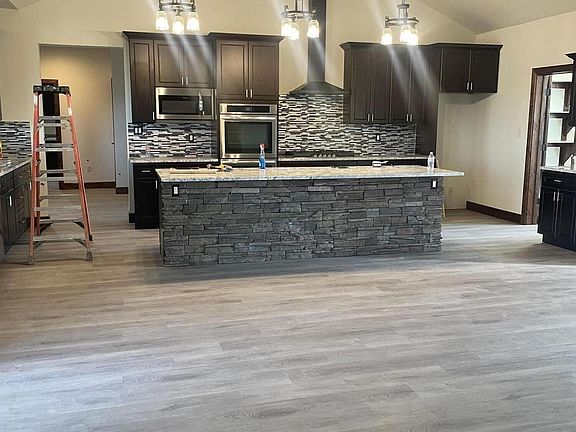 4th image of 13 Stardust Ln