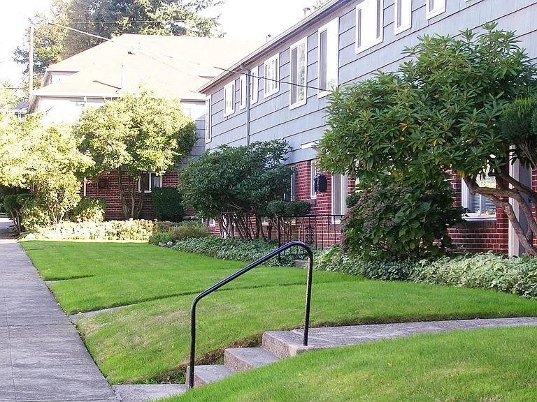 The Lindhurst — Photo 10
