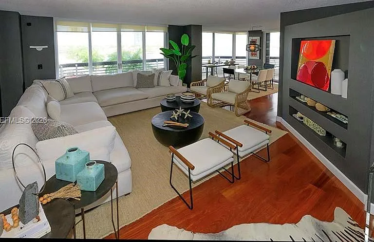 3600 Mystic Pointe Dr #718 — Photo 9