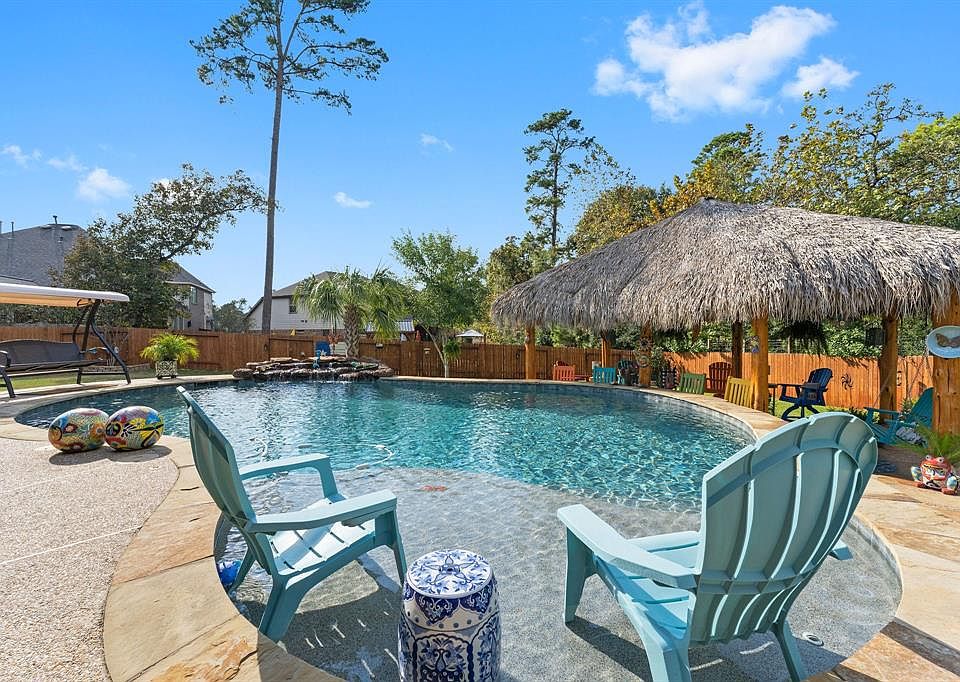 Welcome to paradise! Screened porch, palapa, 3 car garage and large cul-de-sac lot... what more could you ask for!?