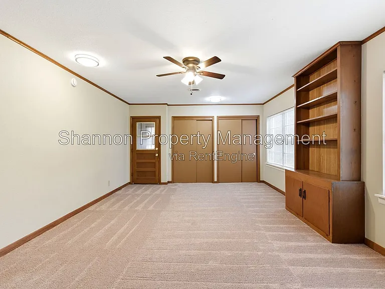 8406 Highcrest Dr — Photo 17