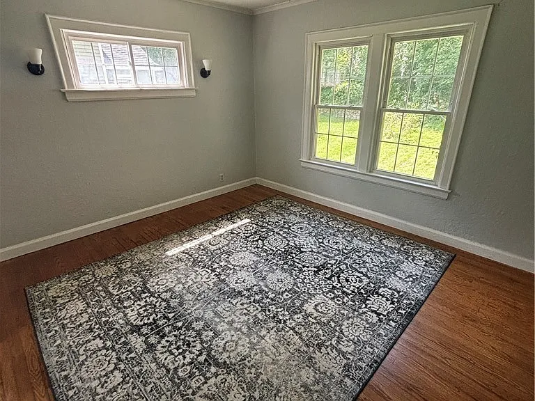 102 Wellington Rd — Photo 2