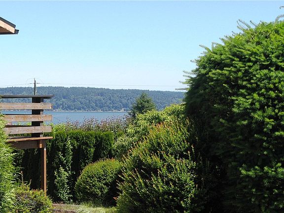 3rd image of 6711 Soundview Dr
