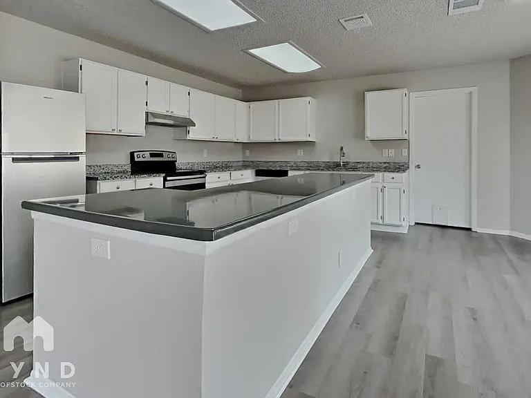 8031 Manderly Pl — Photo 3