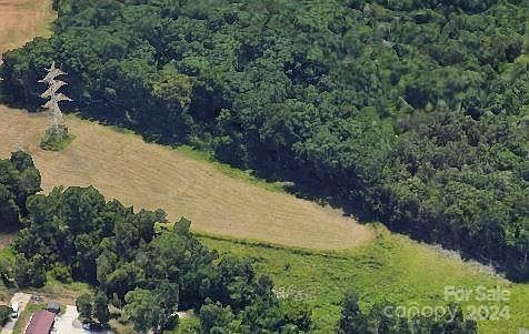 3rd image of 250 Moss Dr
