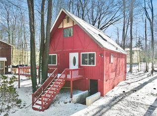 8935 Deerfield Rd, Tobyhanna, PA 18466