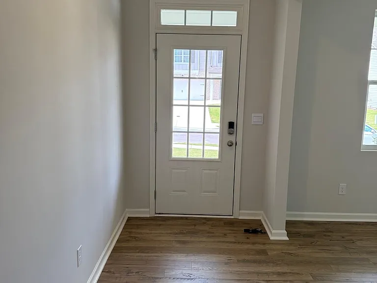 246 Thompson Ridge Ln — Photo 6
