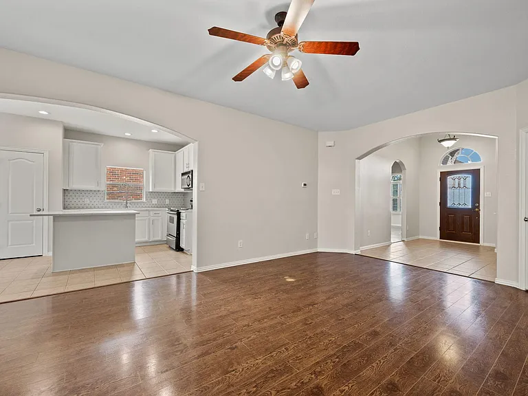 14710 Crystal Lake Dr — Photo 8