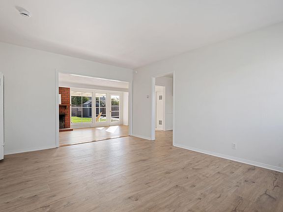 3rd image of 220 Frances St