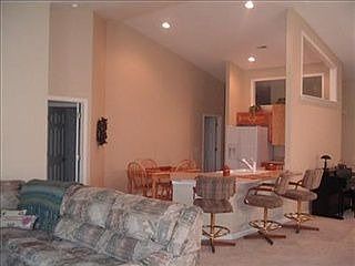 3rd image of 705 Villa Ct