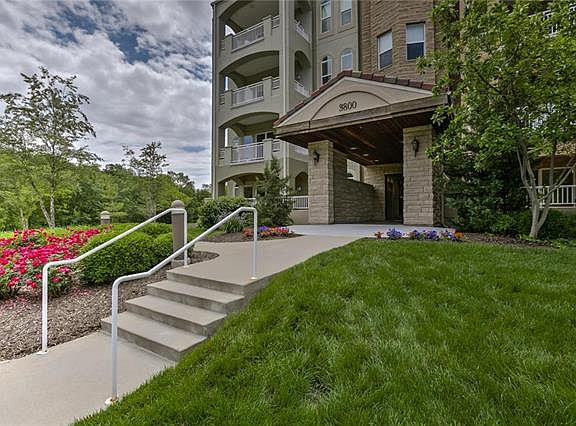 3rd image of 3800 N Mulberry 401 Dr #401